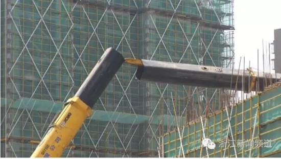 五一假期，杭州一工地的起重機(jī)吊機(jī)倒塌，造成1人重傷，3人輕傷