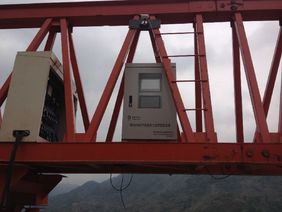 架橋機安全監(jiān)控系統(tǒng)安裝照片（一）