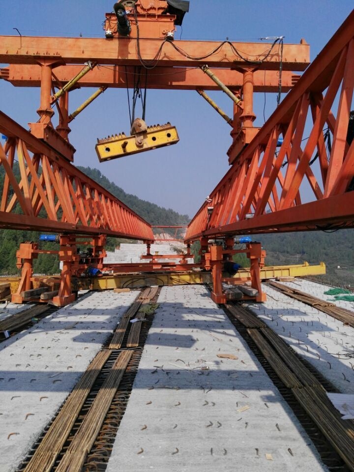 湖南湘西架橋機監(jiān)控系統(tǒng)現(xiàn)場安裝圖三