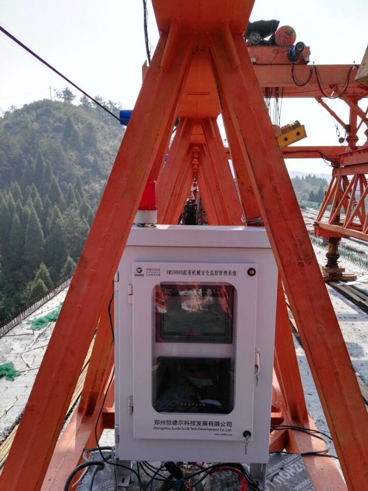 湖南湘西架橋機監(jiān)控系統(tǒng)現(xiàn)場安裝圖四